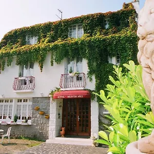 Men Er Vro Hotel